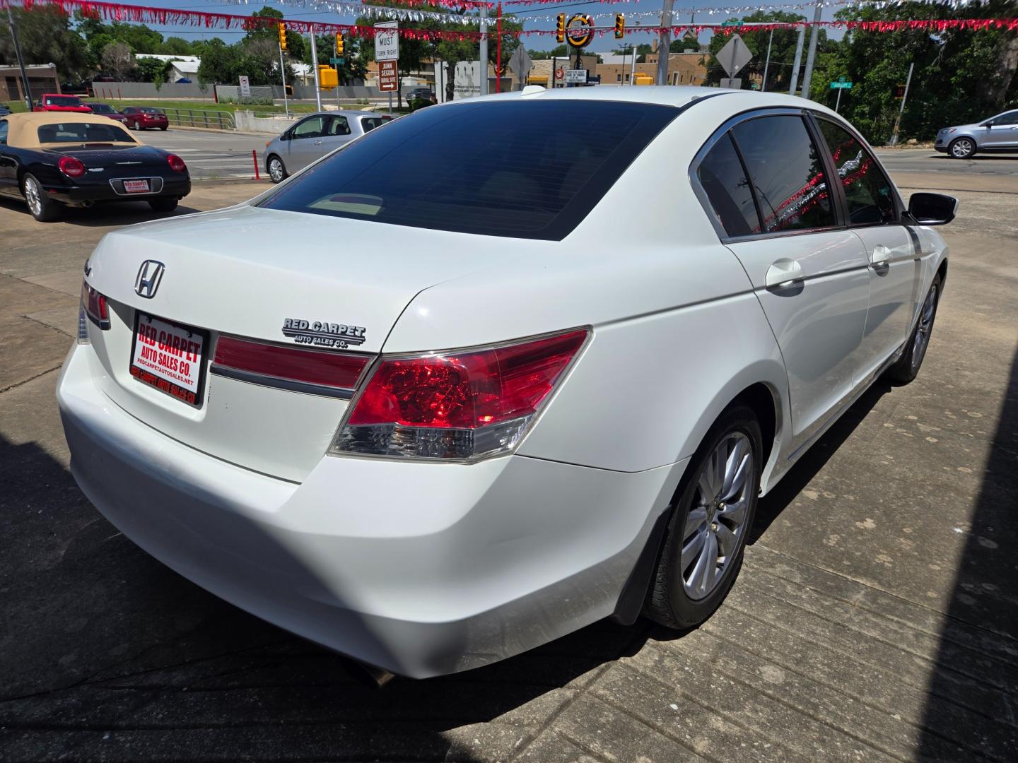 2011 WHITE Honda Accord (1HGCP2F8XBA) with an 2.4L I4 F DOHC 16V engine, Automatic transmission, located at 503 West Court, Seguin, TX, 78155, (830) 379-3373, 29.568621, -97.969803 - Photo#2